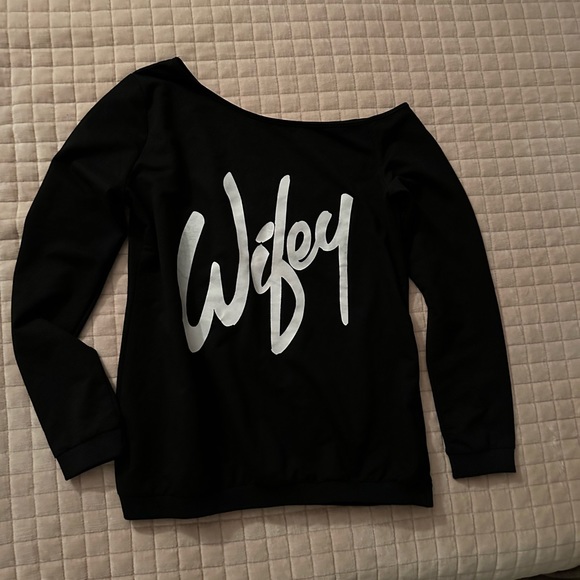 Like New! Wifey top - Picture 2 of 7